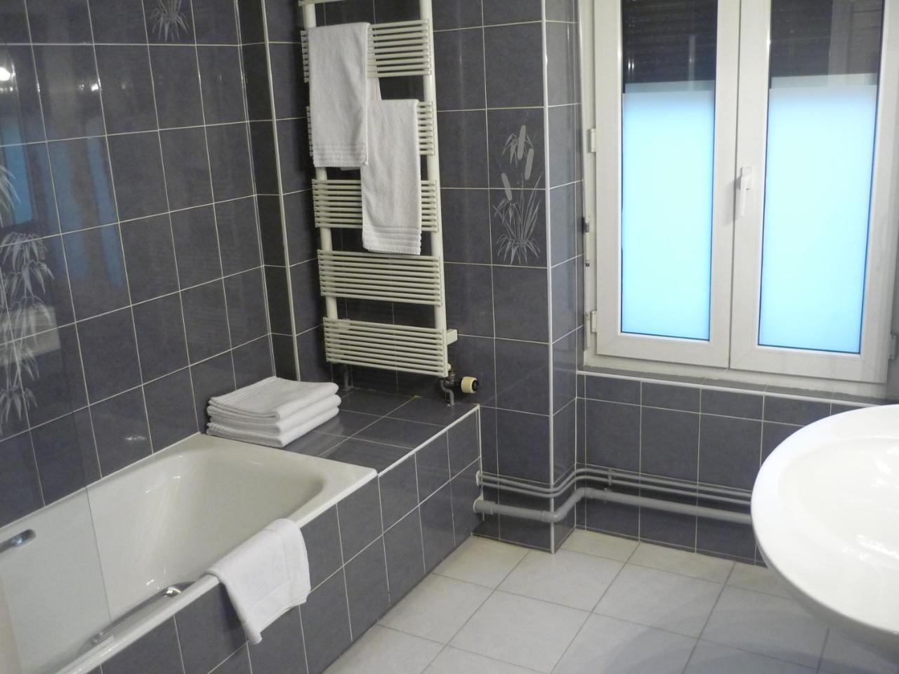 The Originals Boutique, Hotel Terminus, Bourg-En-Bresse Gare Bagian luar foto